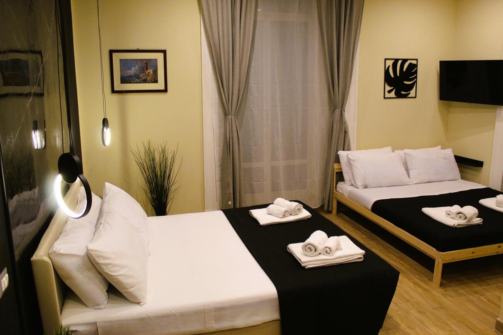 Blackwoody Contemporary Rooms - Napoli Centro Storico Via Toledo Eksteriør bilde