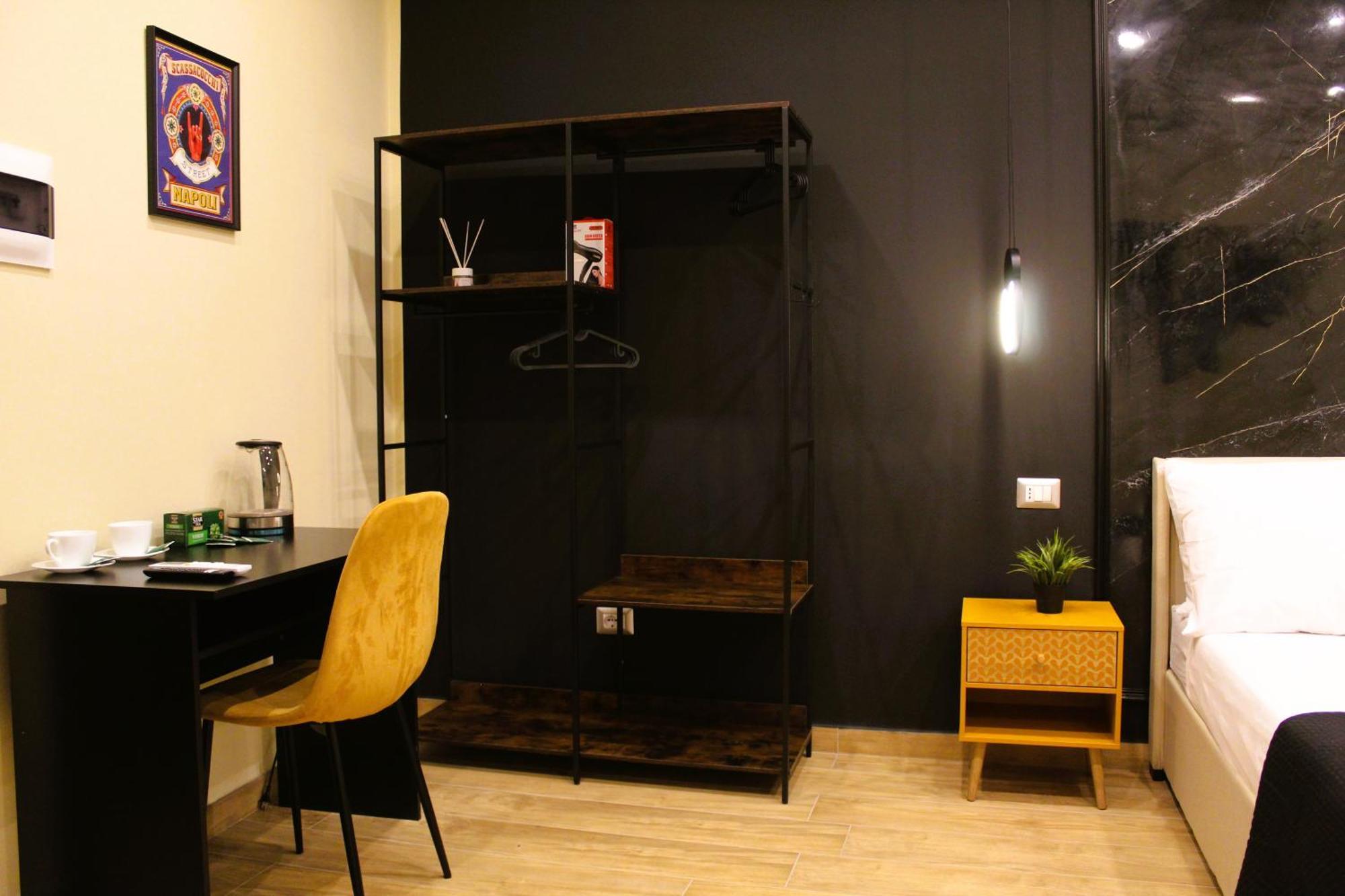 Blackwoody Contemporary Rooms - Napoli Centro Storico Via Toledo Eksteriør bilde