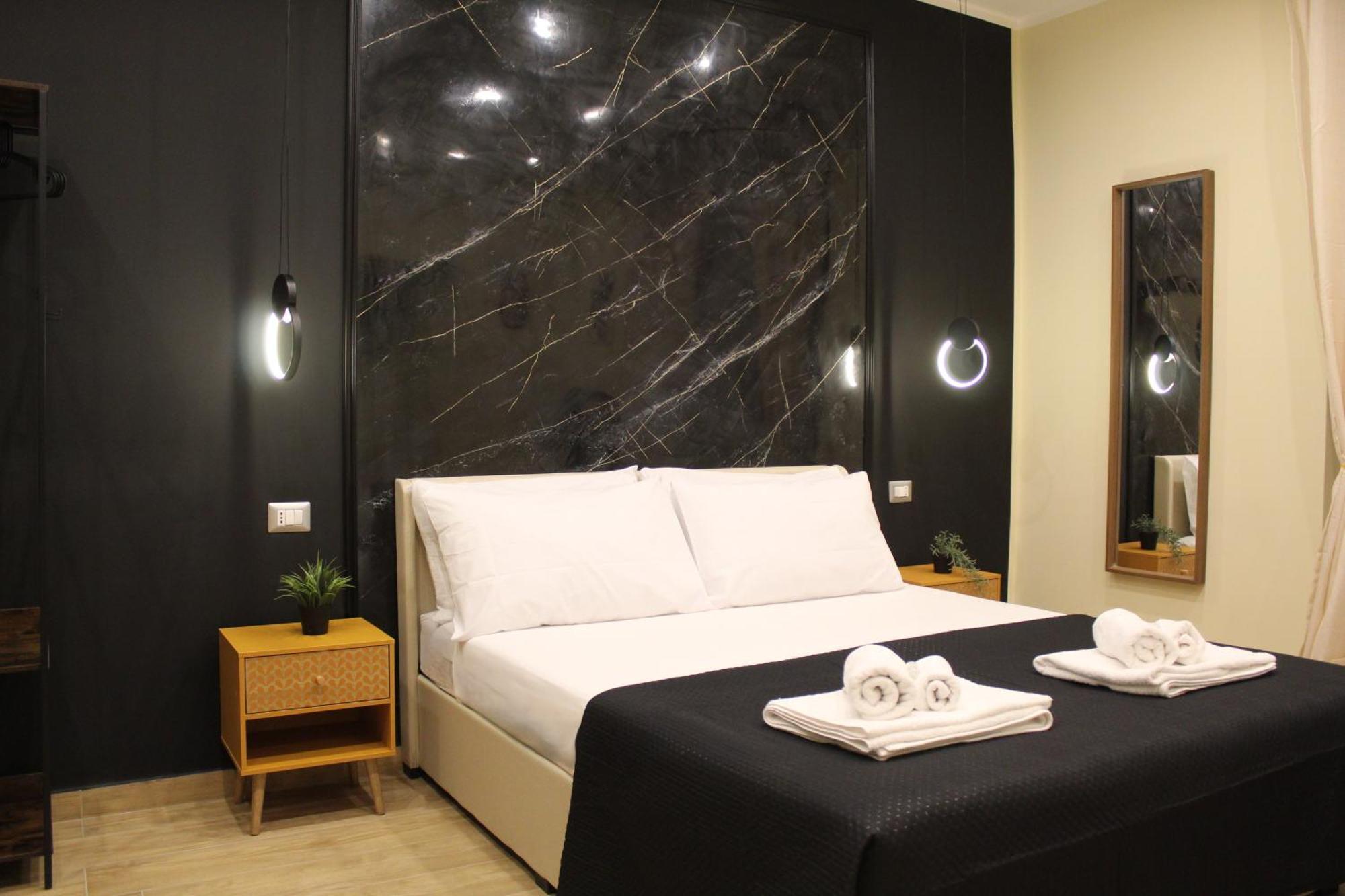 Blackwoody Contemporary Rooms - Napoli Centro Storico Via Toledo Eksteriør bilde