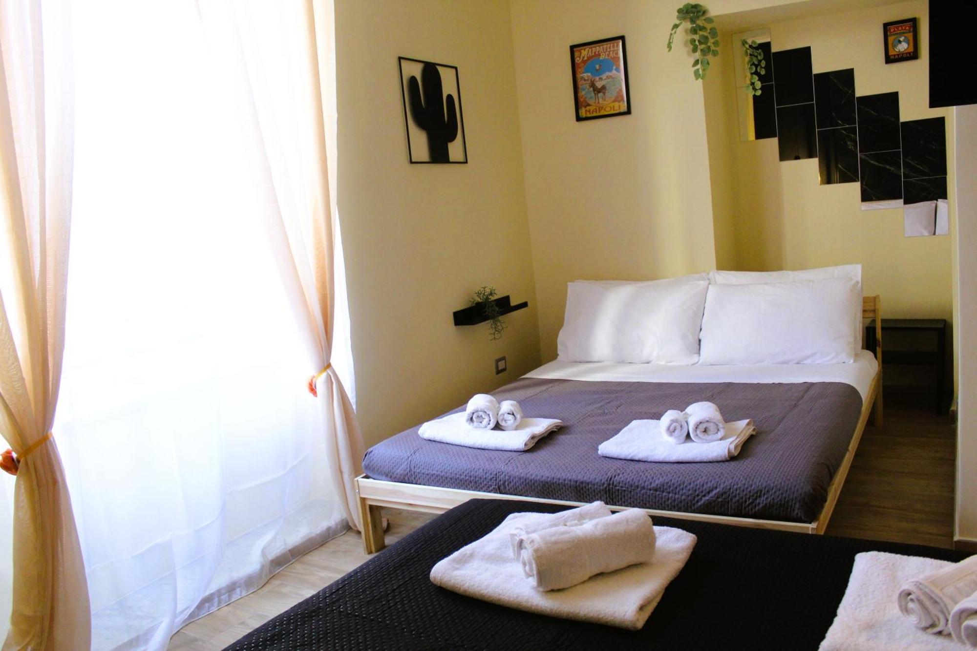 Blackwoody Contemporary Rooms - Napoli Centro Storico Via Toledo Eksteriør bilde