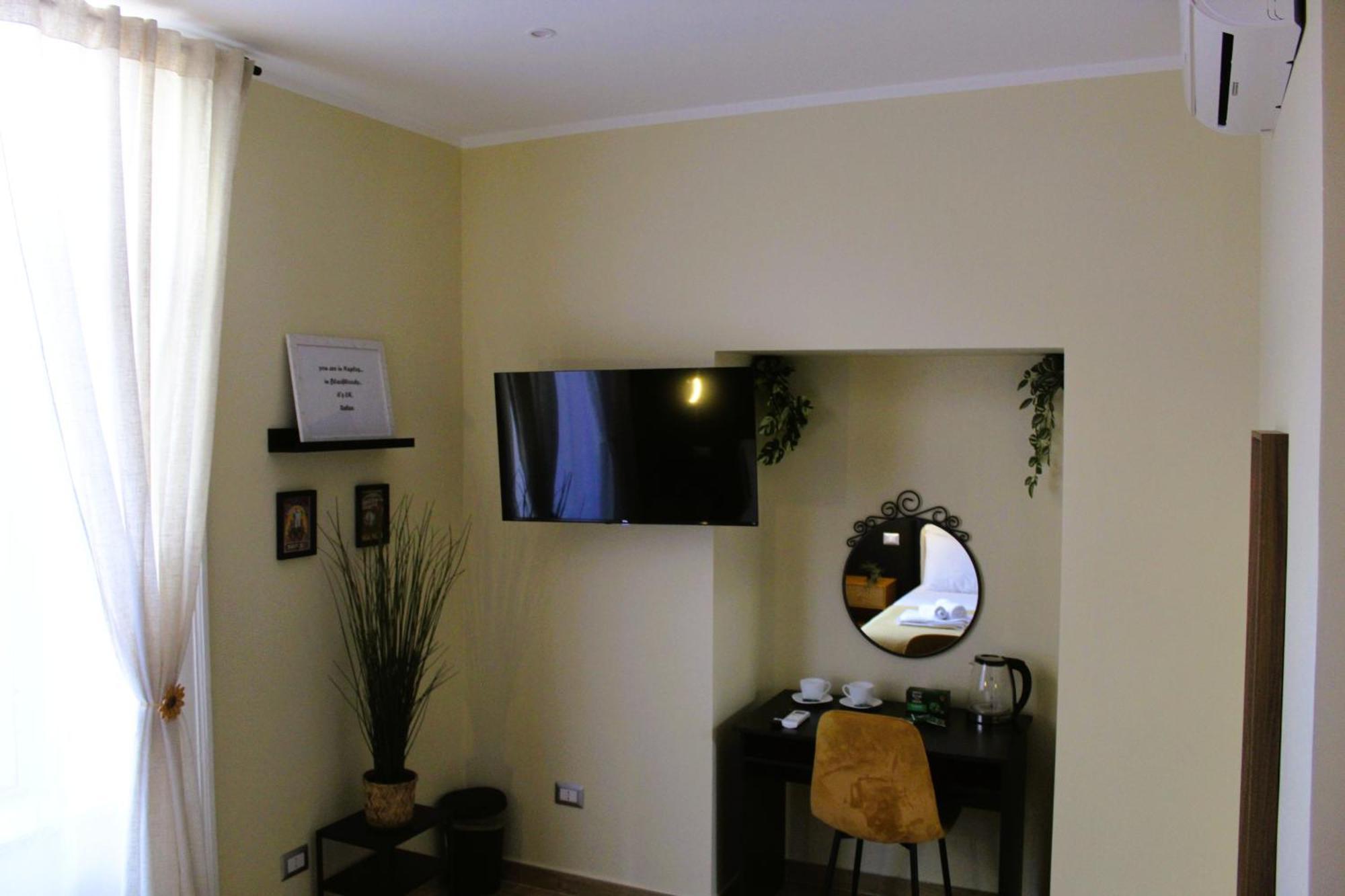Blackwoody Contemporary Rooms - Napoli Centro Storico Via Toledo Eksteriør bilde