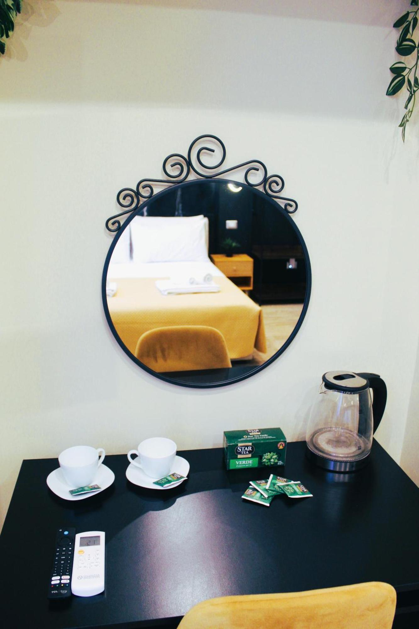 Blackwoody Contemporary Rooms - Napoli Centro Storico Via Toledo Eksteriør bilde