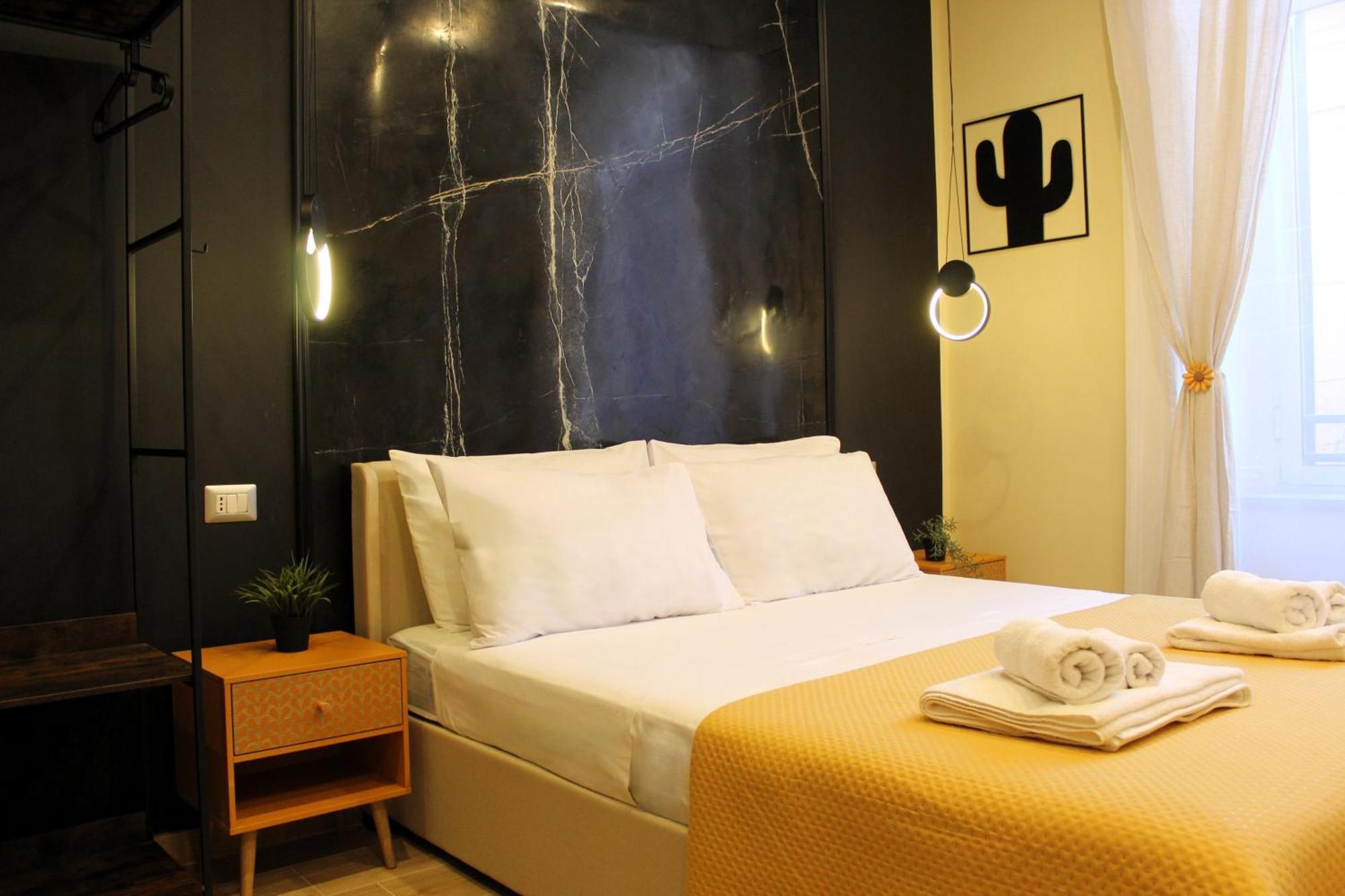 Blackwoody Contemporary Rooms - Napoli Centro Storico Via Toledo Eksteriør bilde